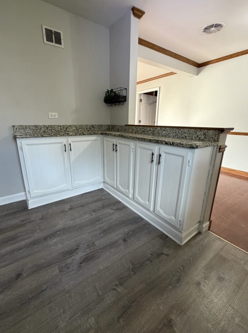 18453 Clyde Road Homewood, IL 60430 - Photo 5 of 9