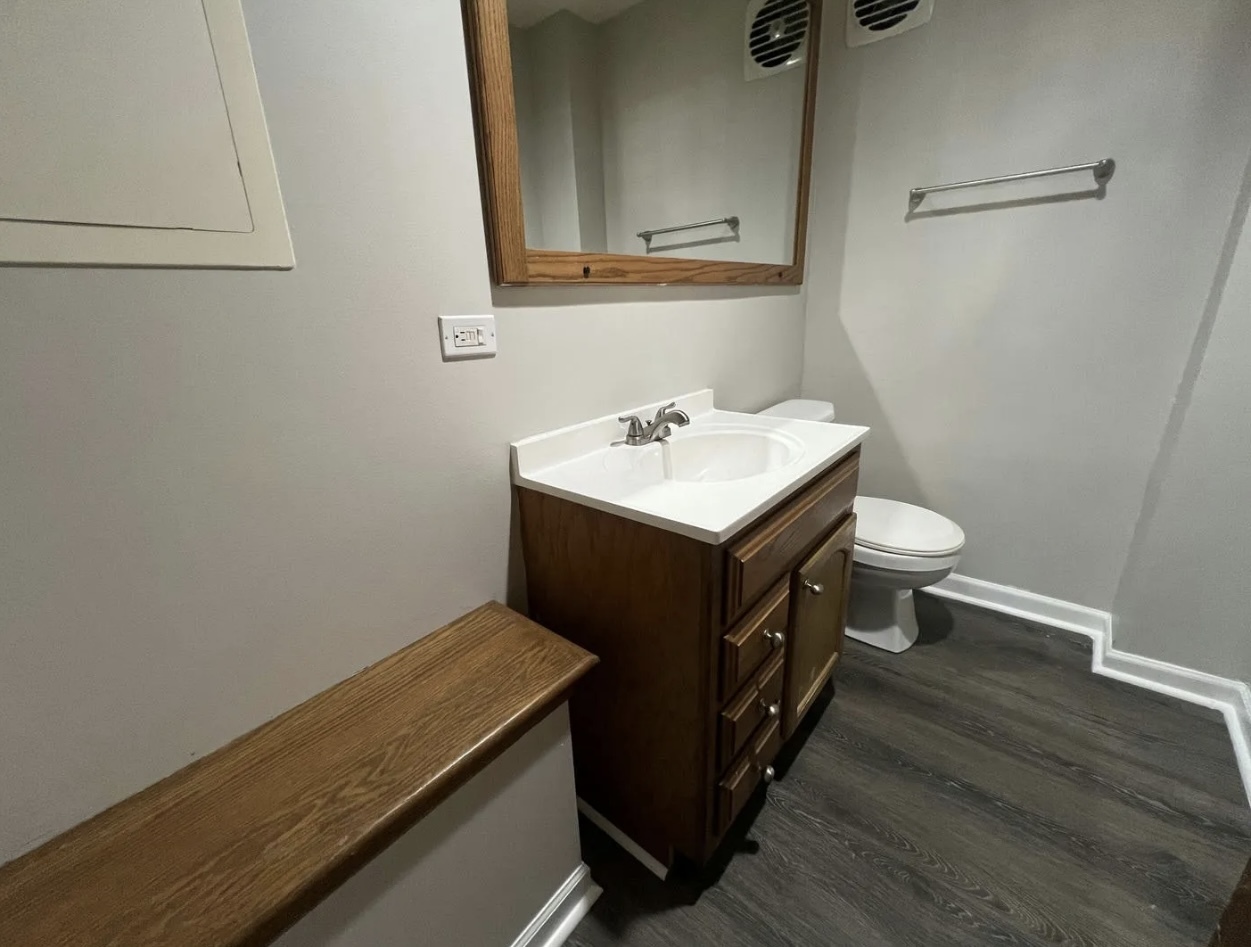 18453 Clyde Road Homewood, IL 60430 - Photo 8 of 9