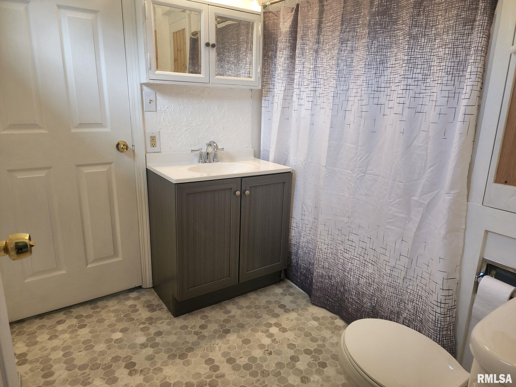 711 South Thomas Street Christopher, IL 62822 - Photo 17 of 24