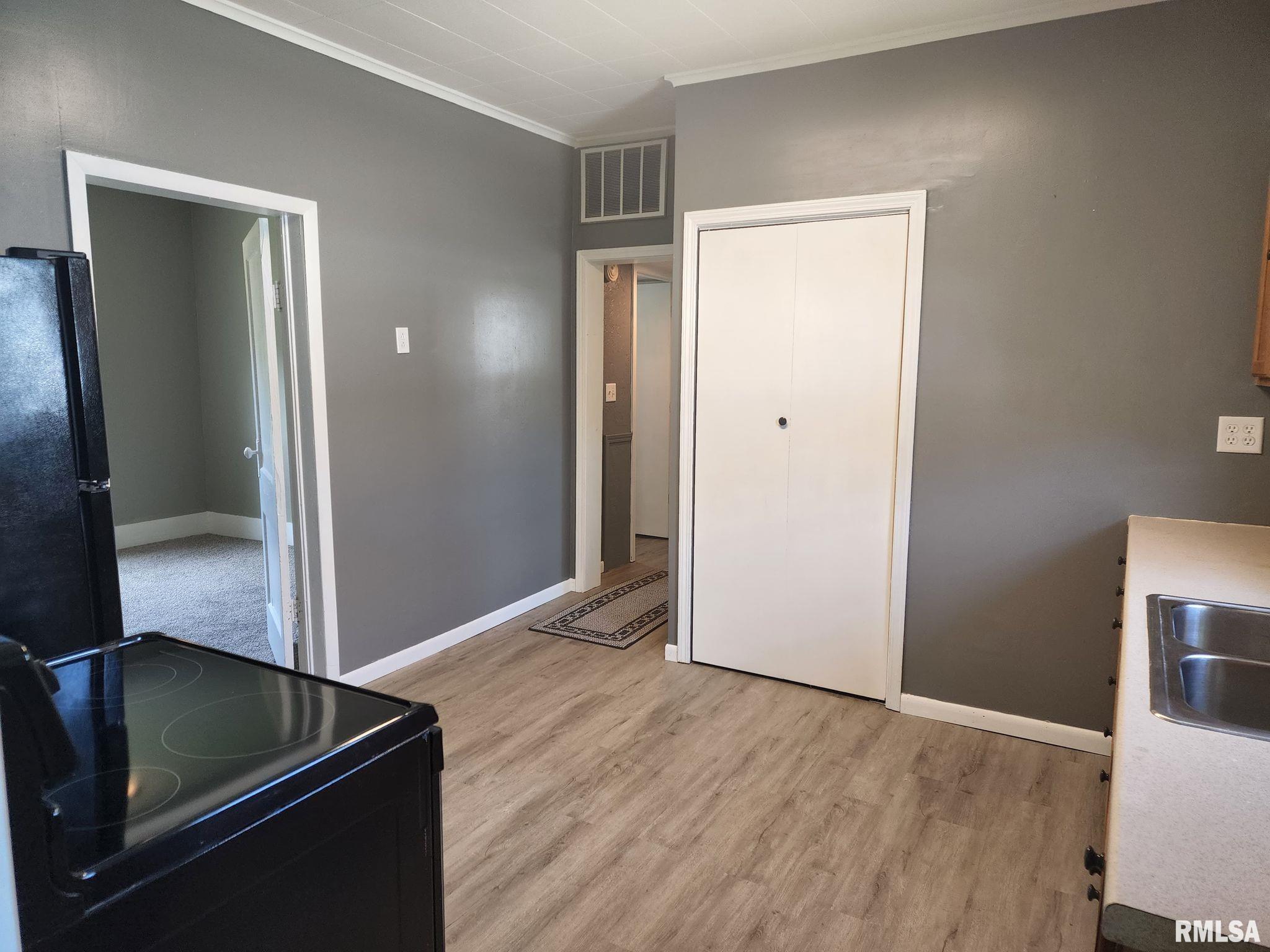 711 South Thomas Street Christopher, IL 62822 - Photo 9 of 24