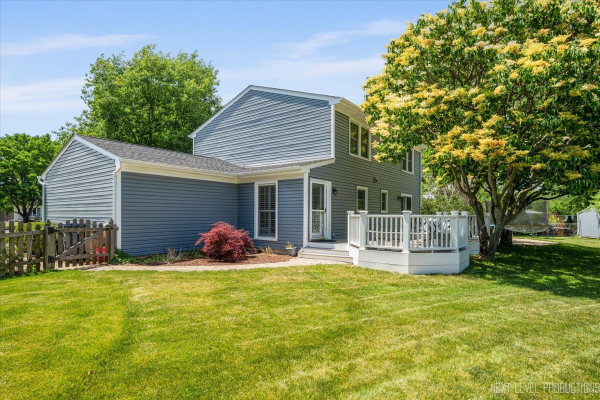 1009 East Bailey Road Naperville, IL 60565 - Photo 27 of 33 a front view of a house with garden