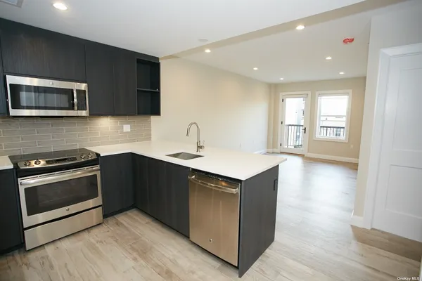 $18,000,000 | 31-77 37th Street | Astoria