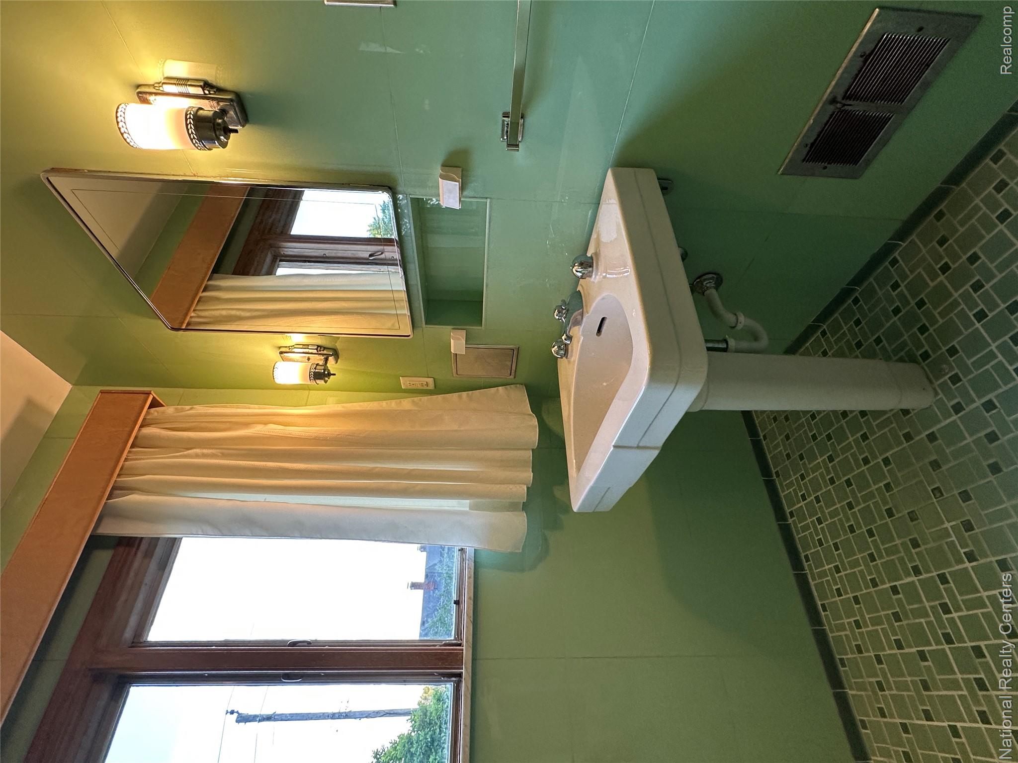 821 Pemberton Road Grosse Pointe, MI 48230 - Photo 47 of 70 Bath green 3.JPG