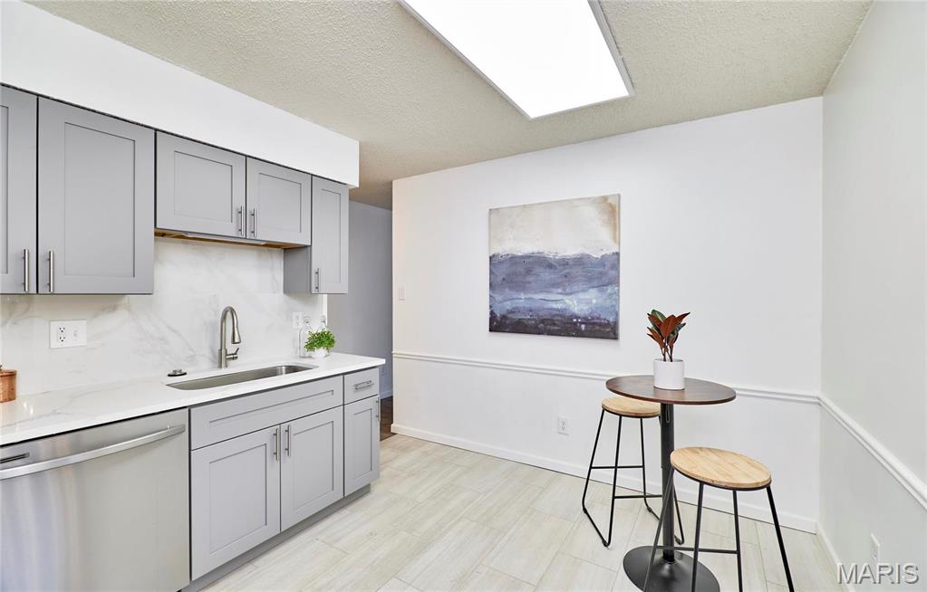 Undisclosed Address Chesterfield, MO 63017 - Photo 4 of 37