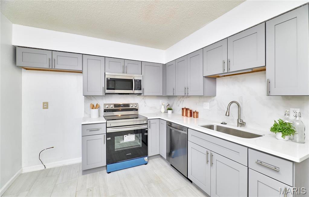 Undisclosed Address Chesterfield, MO 63017 - Photo 7 of 37