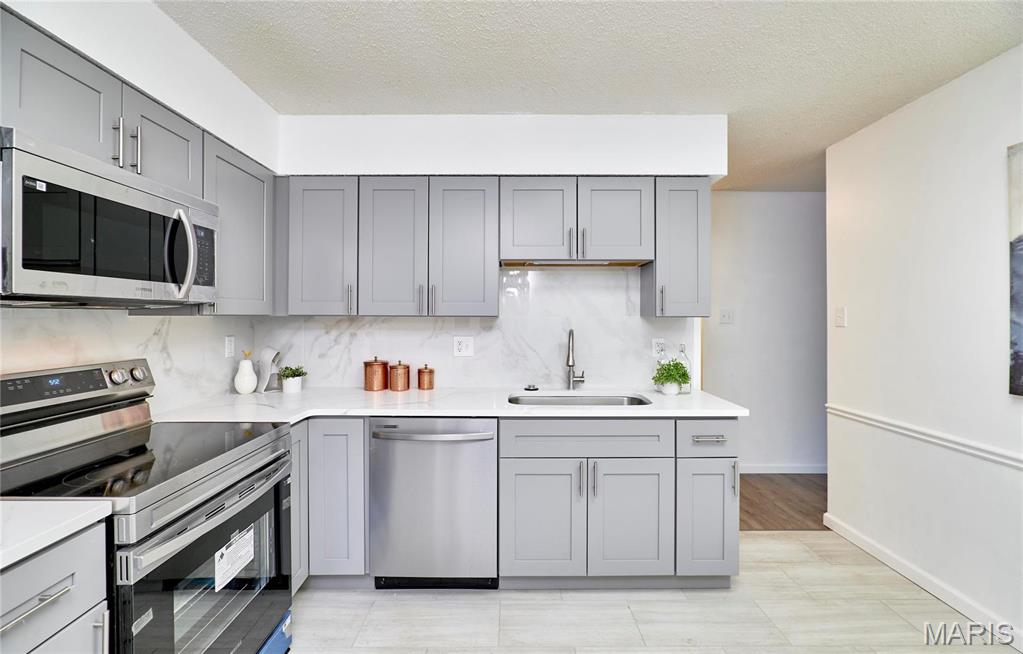 Undisclosed Address Chesterfield, MO 63017 - Photo 8 of 37