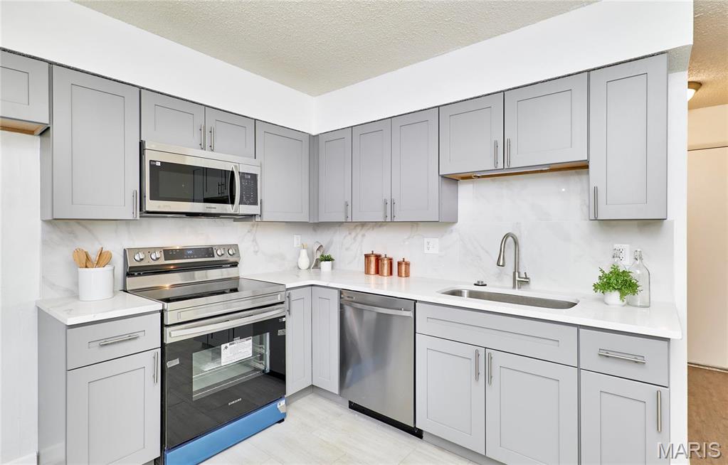 Undisclosed Address Chesterfield, MO 63017 - Photo 9 of 37