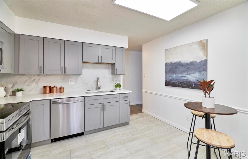 Undisclosed Address Chesterfield, MO 63017 - Photo 10 of 37