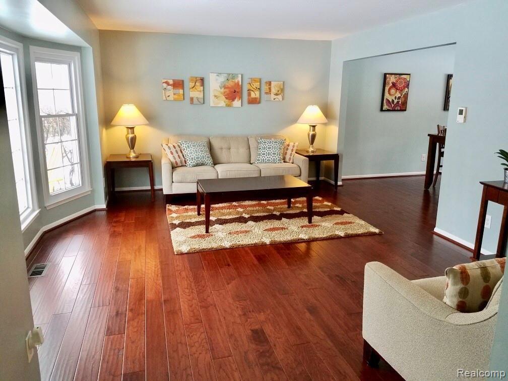 1497 Biggers Drive Rochester Hills, MI 48309 - Photo 2 of 26