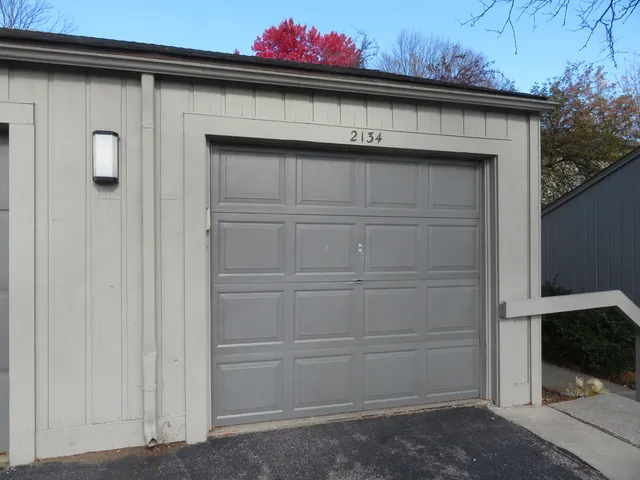 $379,900 | 2134 Overlook Court, Ann Arbor, MI 48103