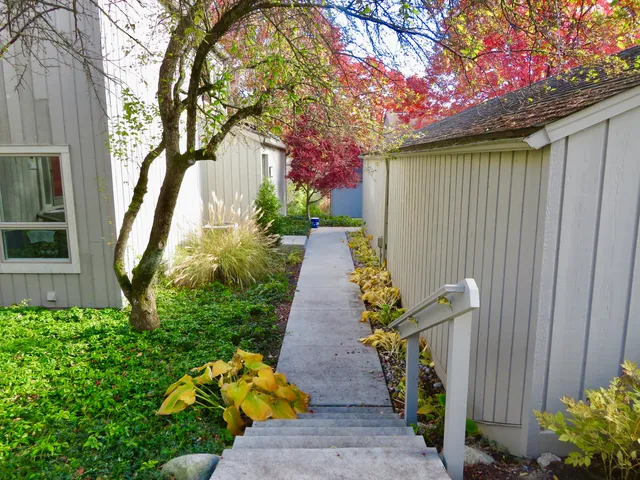 $379,900 | 2134 Overlook Court, Ann Arbor, MI 48103