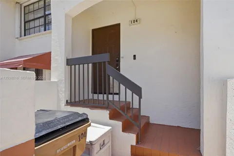 $288,000 | 104 Freedom Court, Unit 104, Deerfield Beach, FL 33442