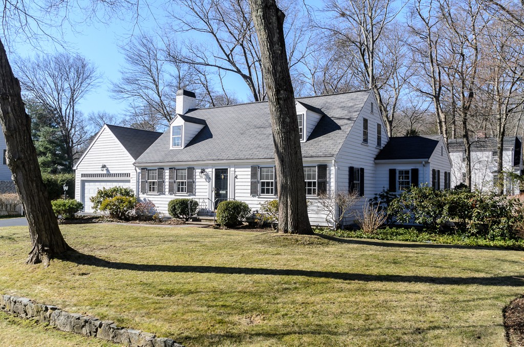 11 Winslow Road Wellesley, MA 02481 - Photo 1 of 19