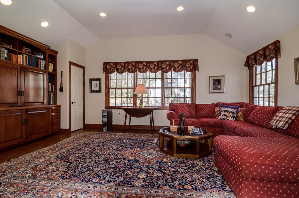 11 Winslow Road Wellesley, MA 02481 - Photo 12 of 19