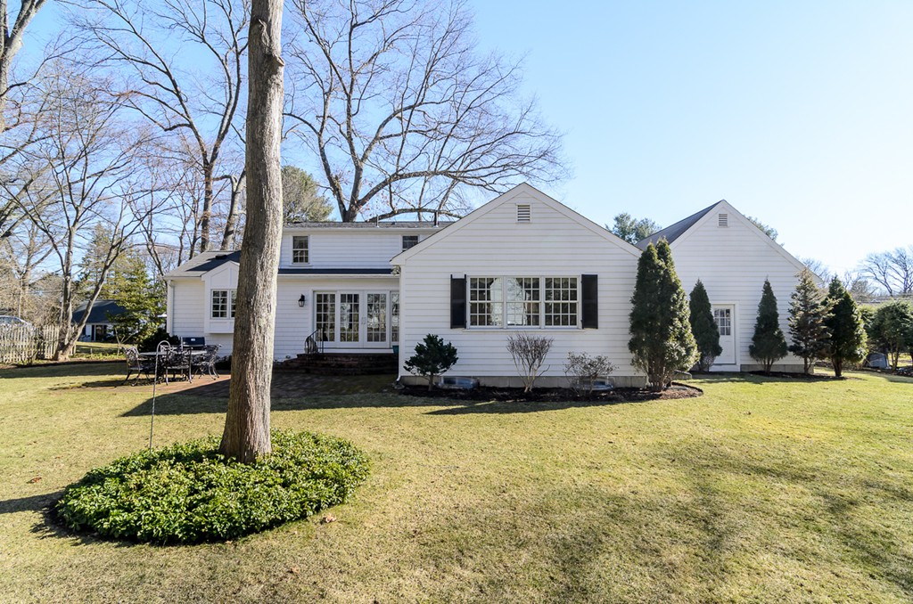 11 Winslow Road Wellesley, MA 02481 - Photo 5 of 19