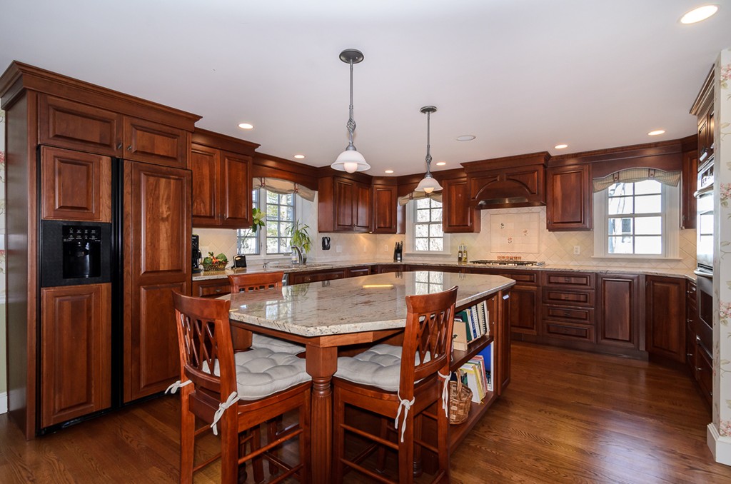 11 Winslow Road Wellesley, MA 02481 - Photo 7 of 19