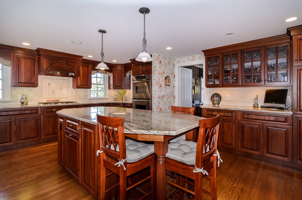 11 Winslow Road Wellesley, MA 02481 - Photo 8 of 19