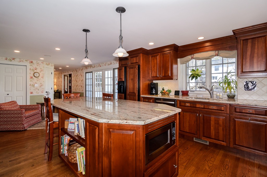 11 Winslow Road Wellesley, MA 02481 - Photo 9 of 19