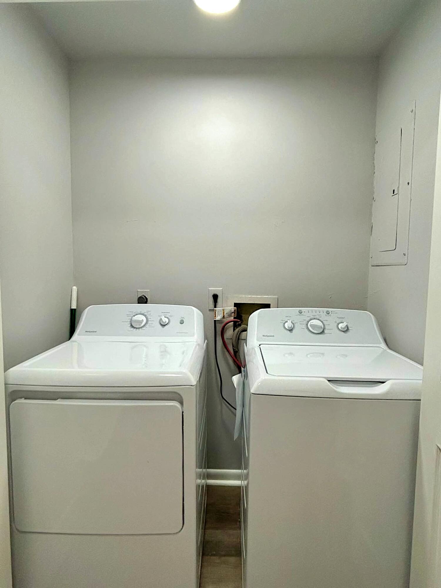 341 Central Avenue, Unit 1 Clewiston, FL 33440 - Photo 7 of 11 a utility room with dryer and washer
