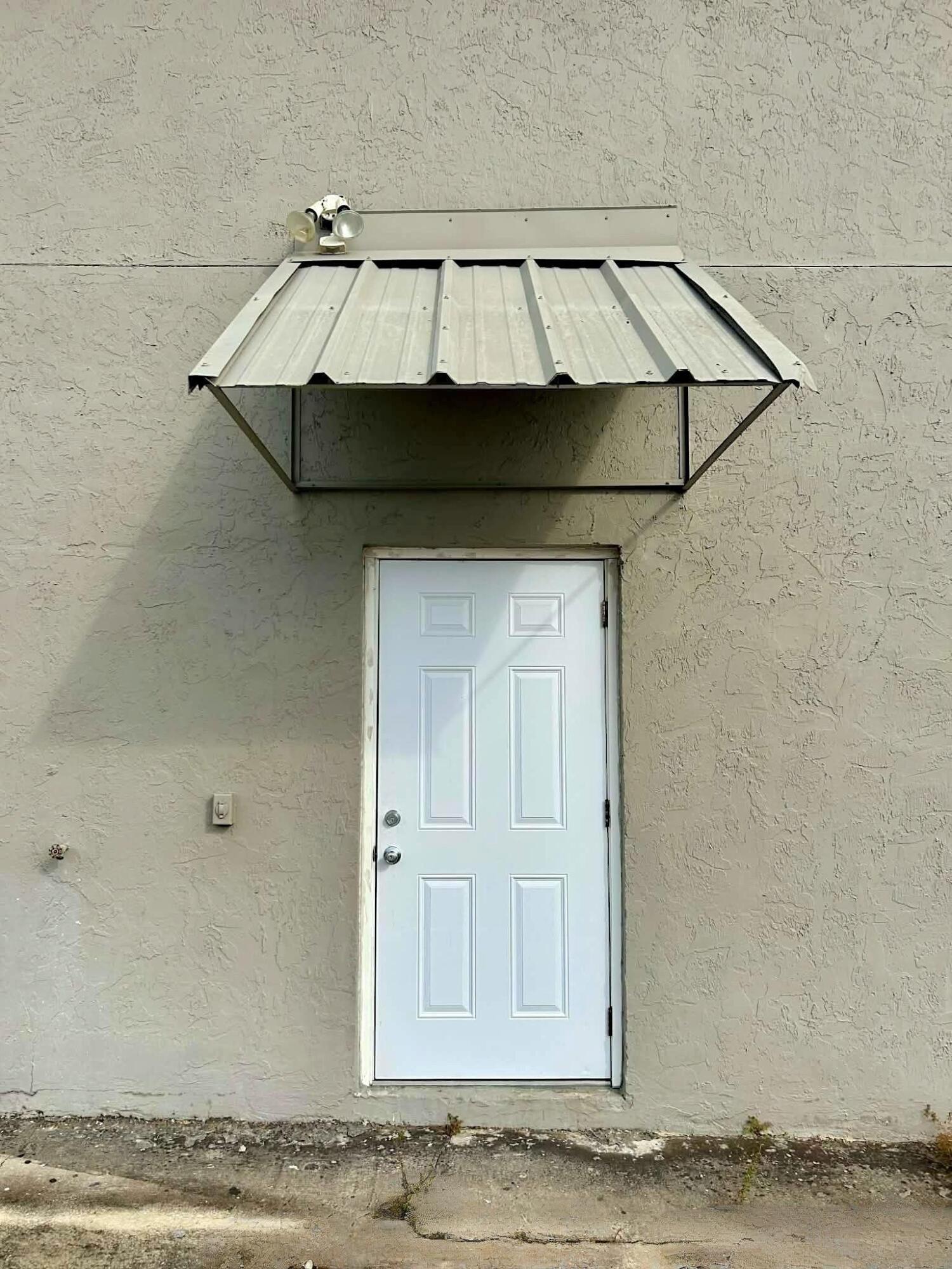 341 Central Avenue, Unit 1 Clewiston, FL 33440 - Photo 10 of 11 a view of a staircase