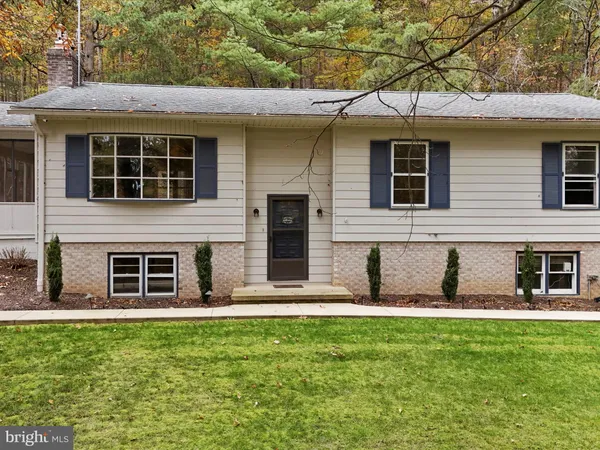 a view of a back yard of the house