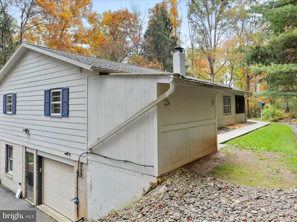 a view of garage and yard