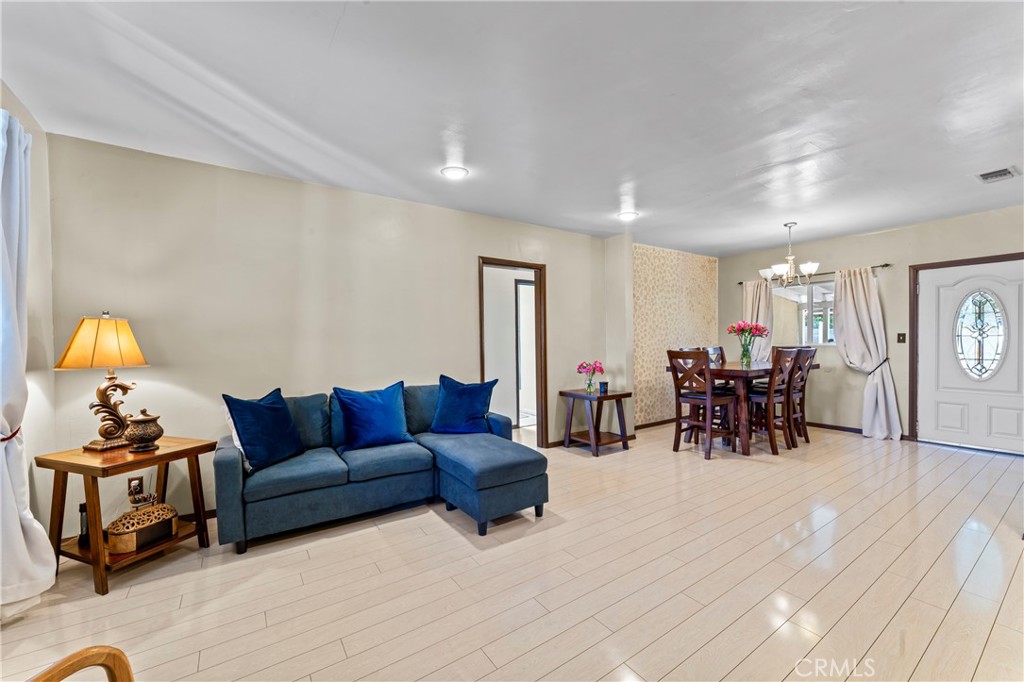 13675 Rayen Street Arleta, CA 91331 - Photo 3 of 23