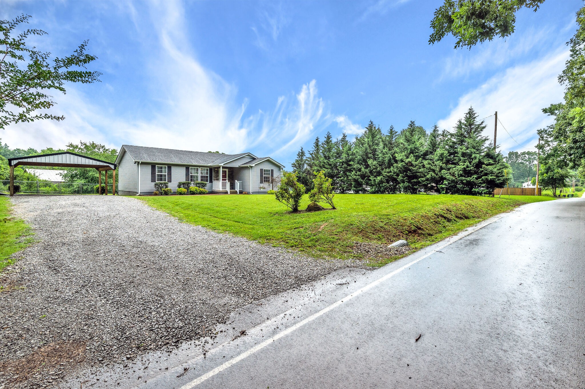 798 Hafner Road Charlotte, TN 37036 - Photo 3 of 32 Gallery Image 3