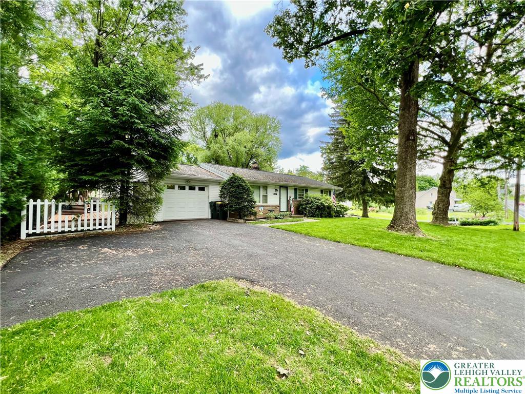 1326 Blue Barn Road Allentown, PA 18104 - Photo 3 of 32