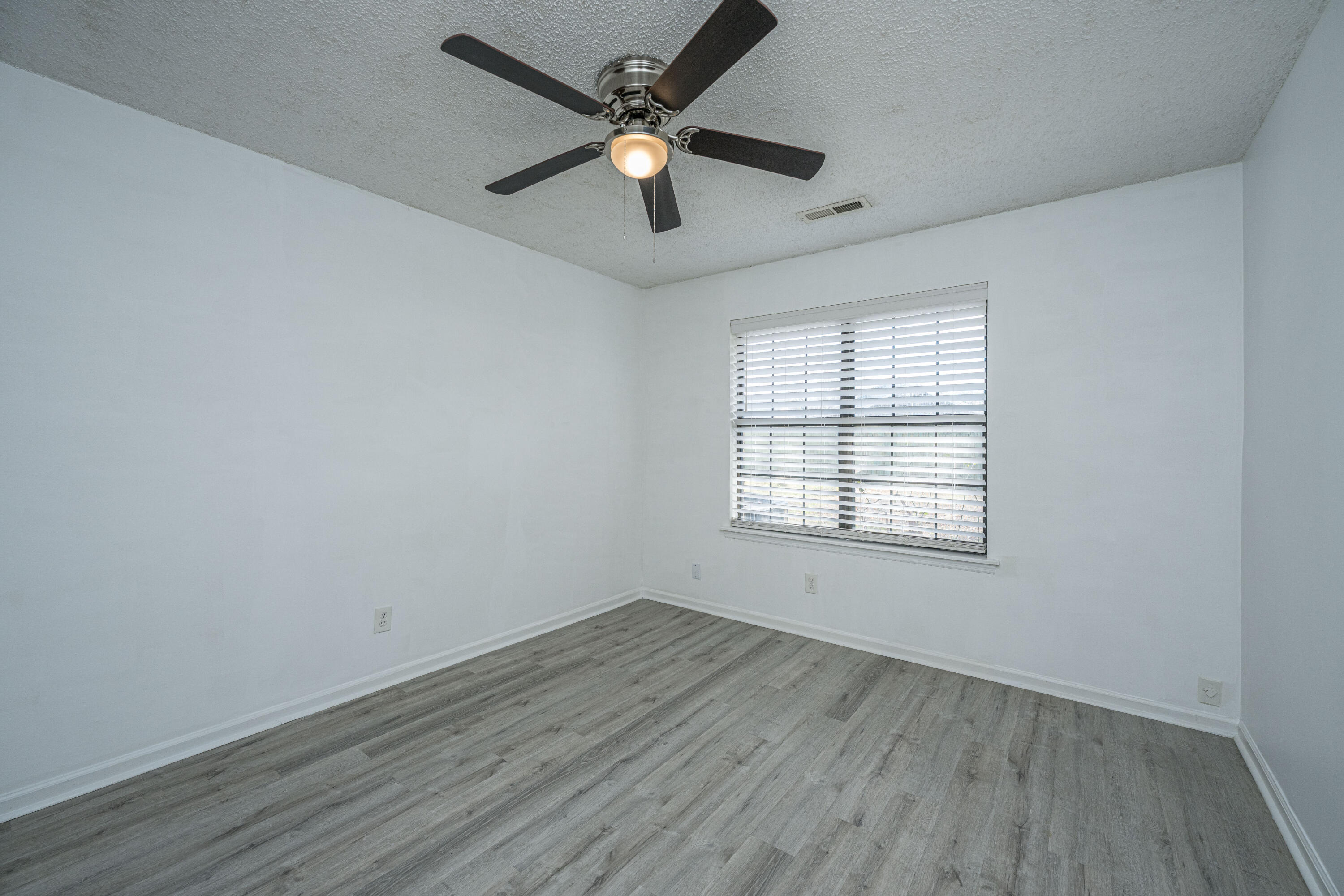 1009 Douglas Wayne Road Summerville, SC 29486 - Photo 12 of 23 1009DouglasWayneRd022
