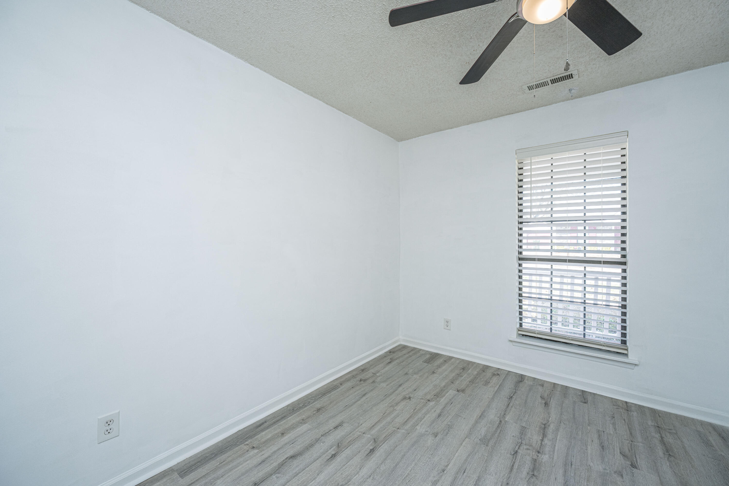 1009 Douglas Wayne Road Summerville, SC 29486 - Photo 13 of 23 1009DouglasWayneRd025
