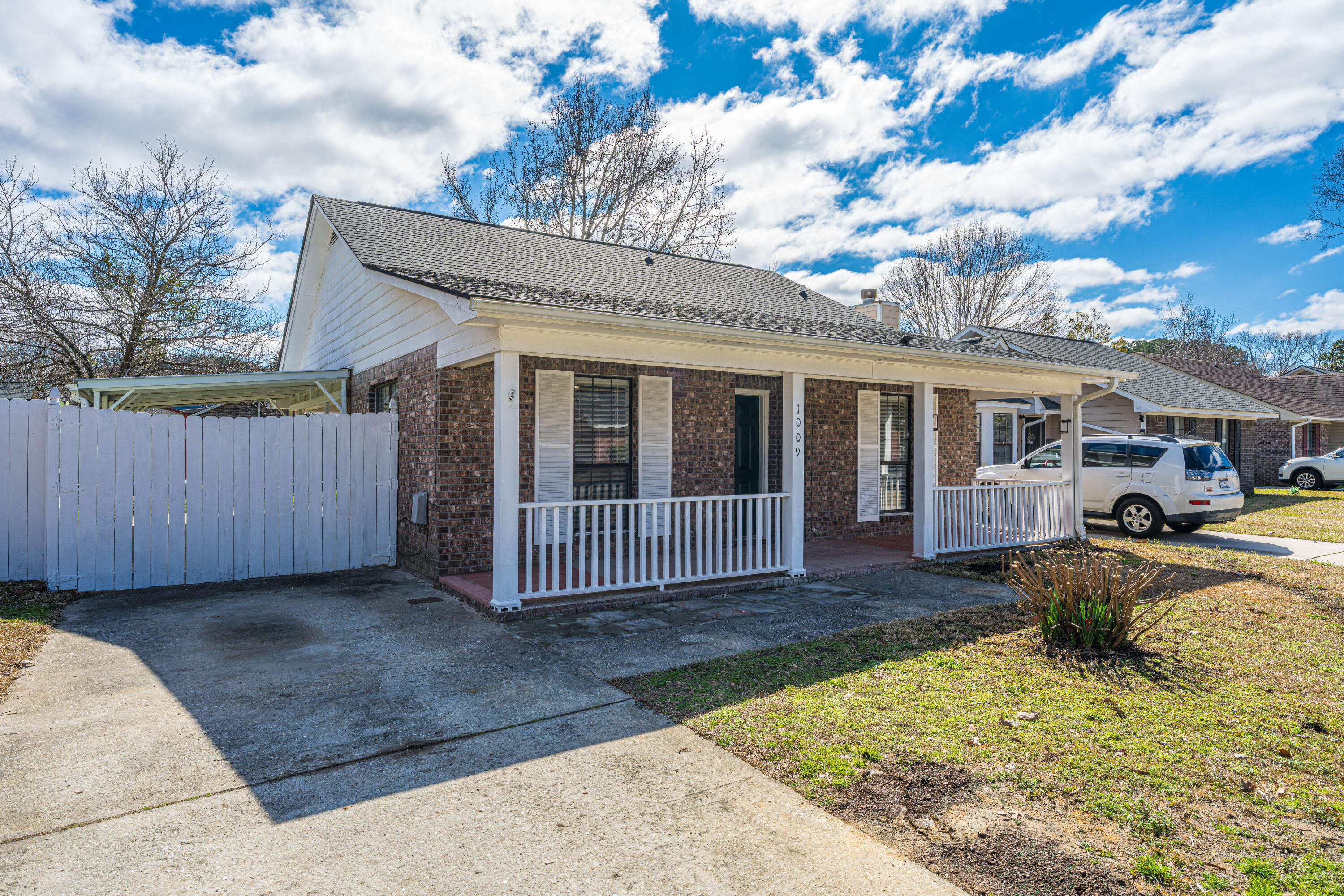 1009 Douglas Wayne Road Summerville, SC 29486 - Photo 2 of 23 1009DouglasWayneRd003