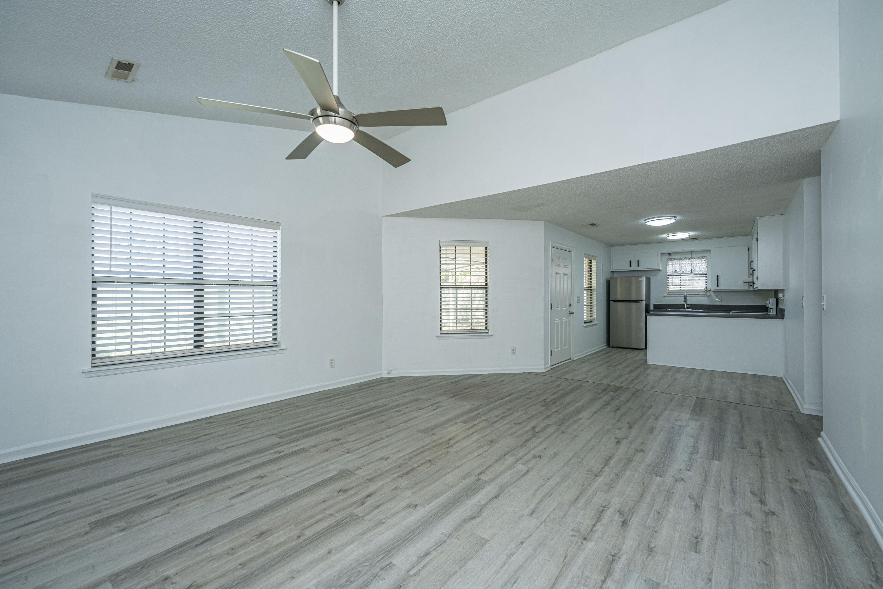 1009 Douglas Wayne Road Summerville, SC 29486 - Photo 4 of 23 1009DouglasWayneRd010