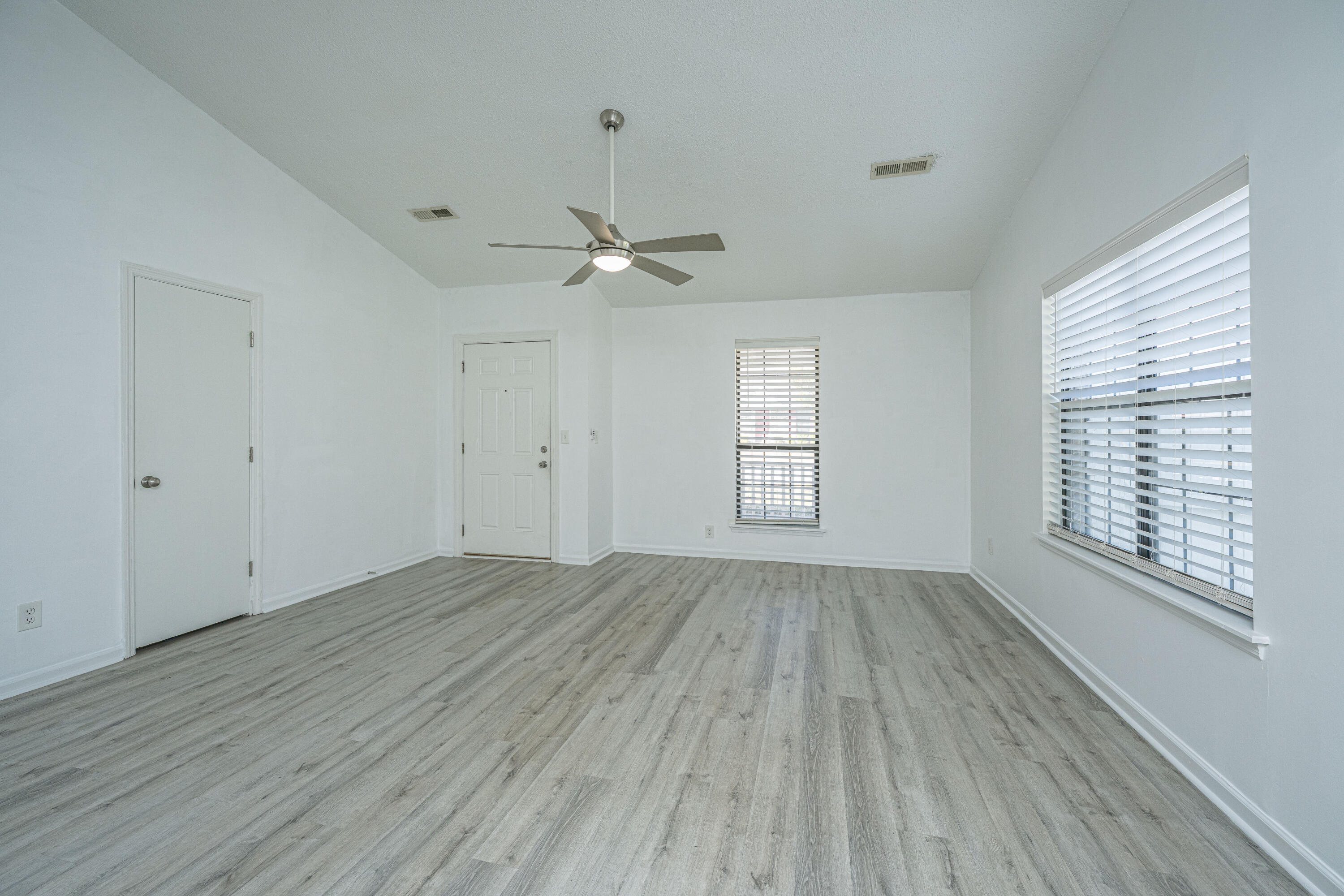 1009 Douglas Wayne Road Summerville, SC 29486 - Photo 6 of 23 1009DouglasWayneRd012