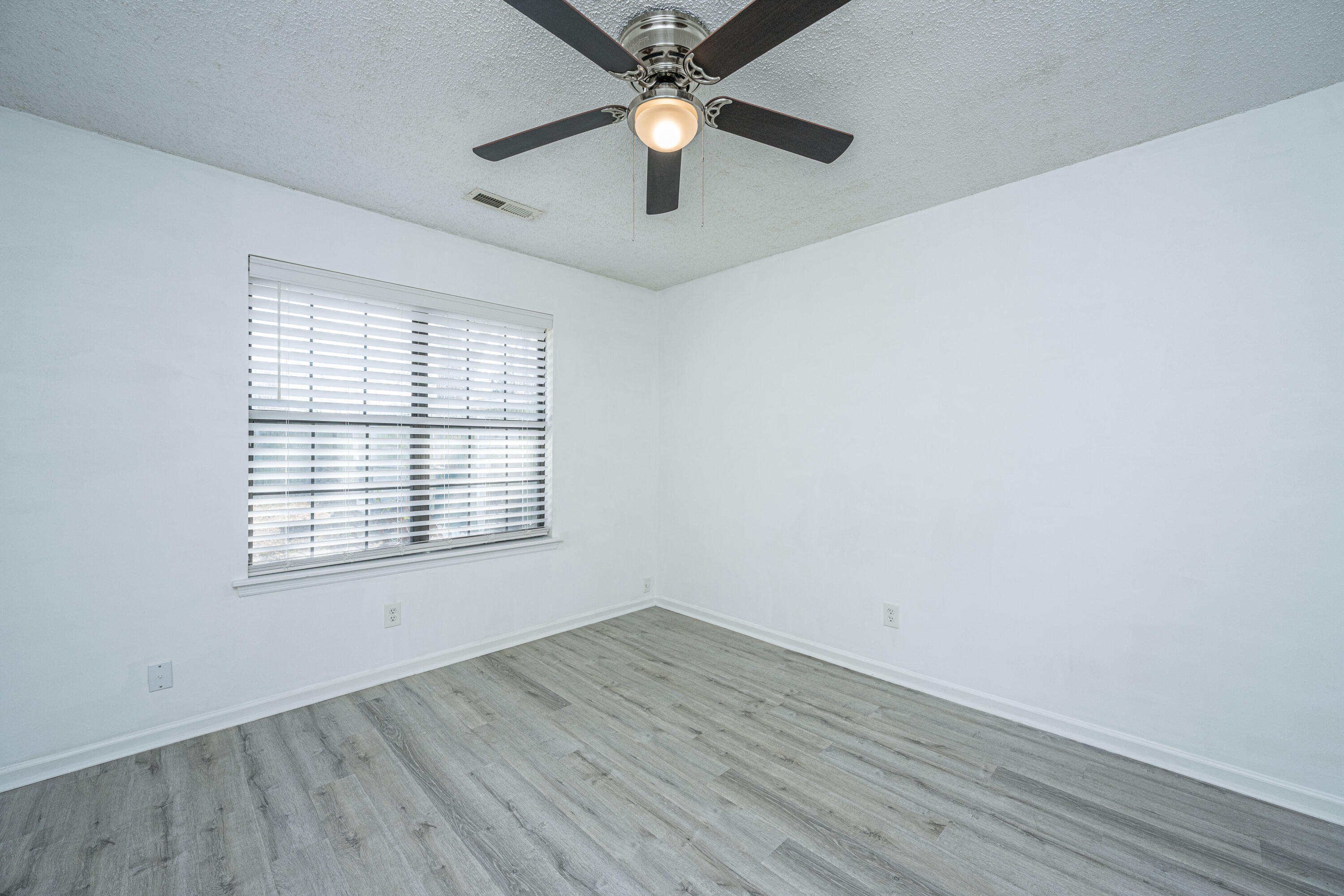 1009 Douglas Wayne Road Summerville, SC 29486 - Photo 9 of 23 1009DouglasWayneRd020