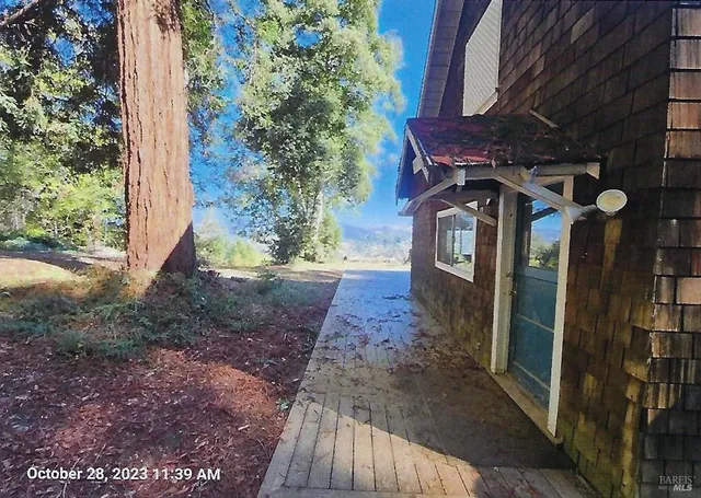 a view of a pathway of a house