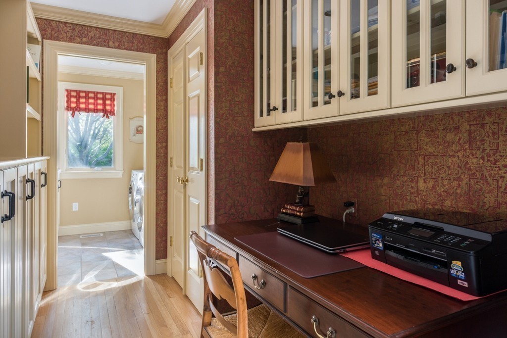 2 Captain Sears Way Chatham, MA 02633 - Photo 16 of 28 a room with furniture