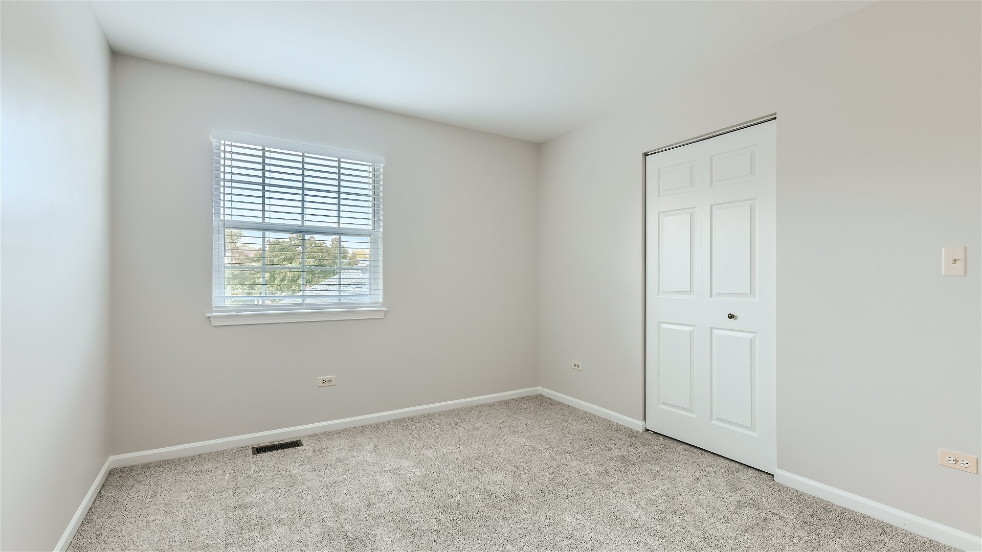 1223 Sumac Trail Hoffman Estates, IL 60192 - Photo 19 of 28 an empty room with a window