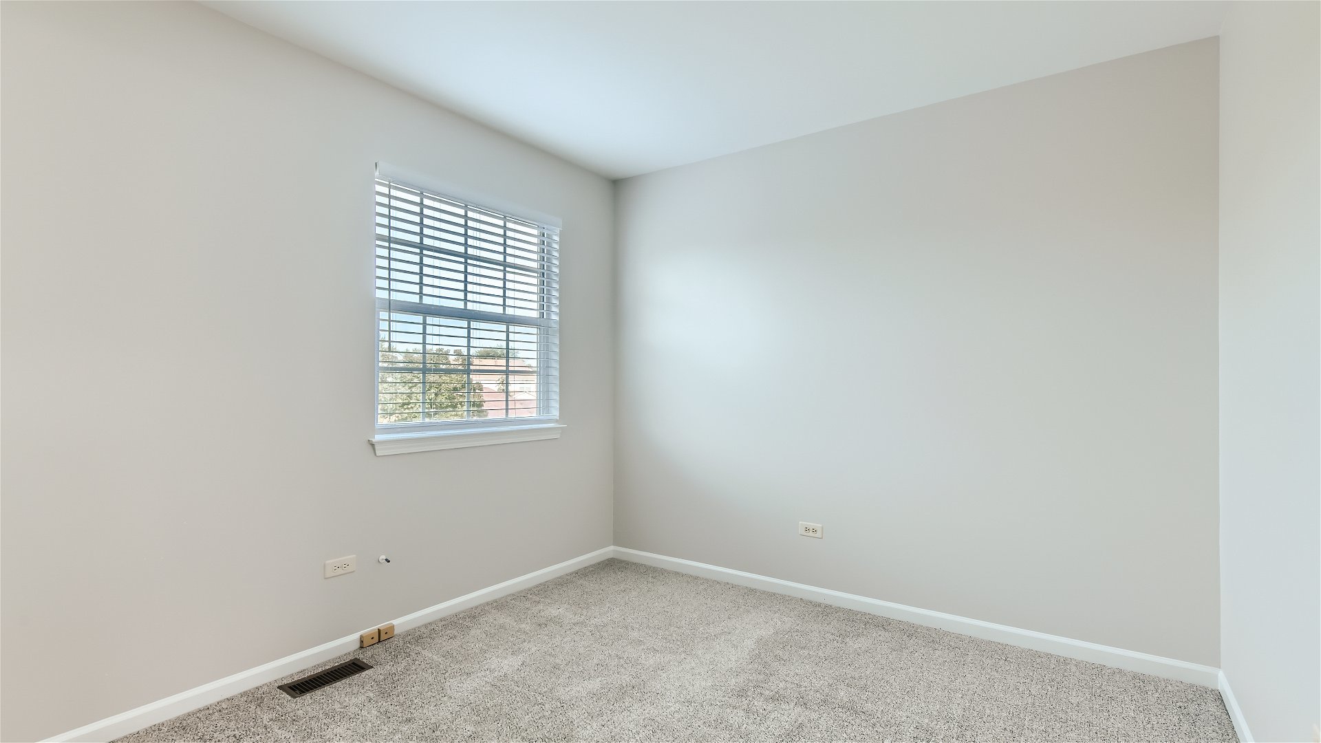 1223 Sumac Trail Hoffman Estates, IL 60192 - Photo 21 of 28 an empty room with a window
