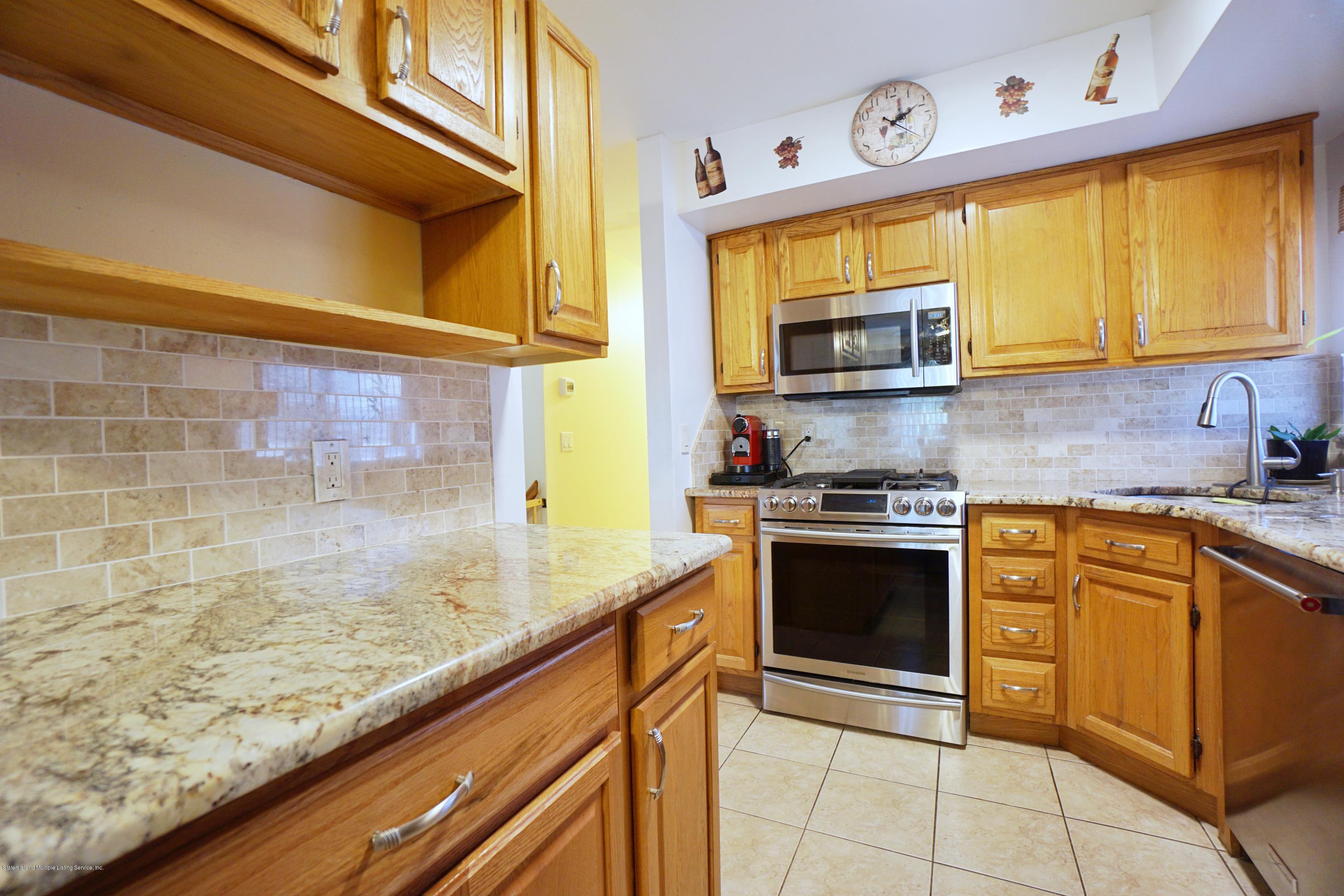31 Locust Place Staten Island, NY 10308 - Photo 11 of 34 31 Locust Pl