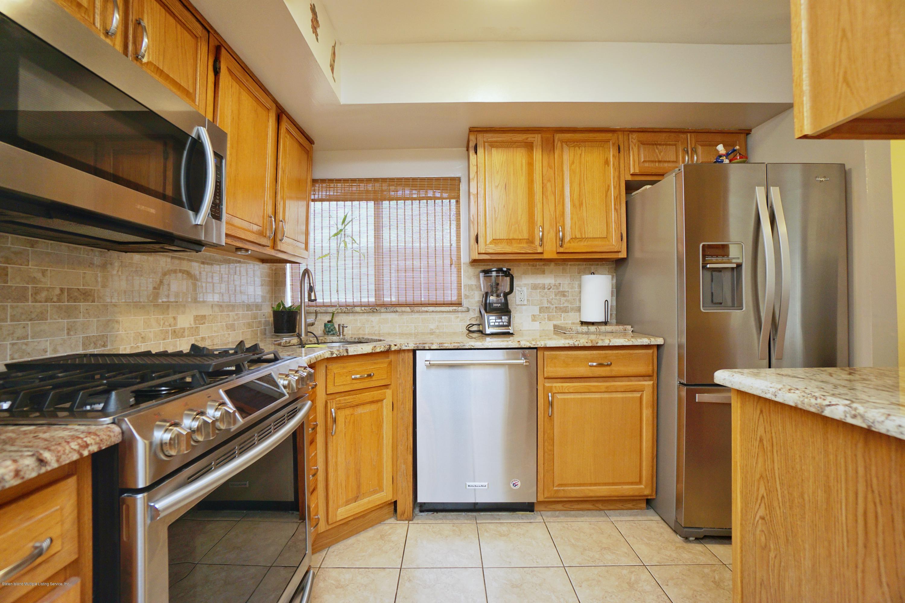 31 Locust Place Staten Island, NY 10308 - Photo 10 of 34 31 Locust Pl