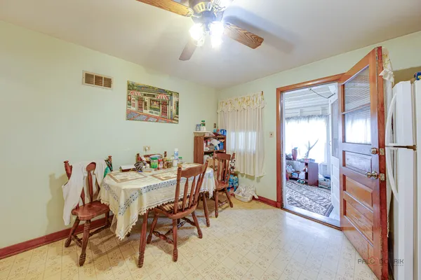 a view of a livingroom with furniture and a livingroom