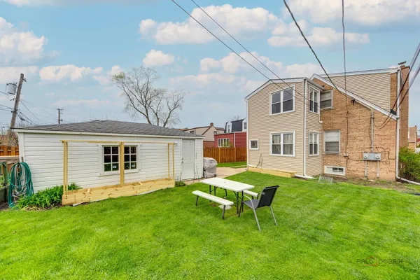 a view of a house with a backyard