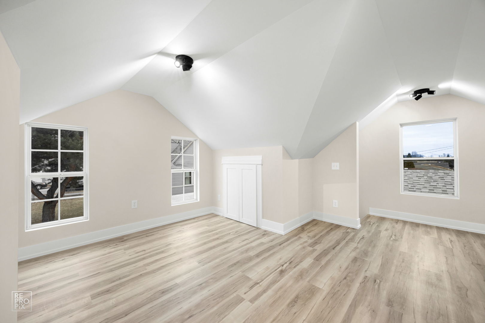 5147 Long Avenue Chicago, IL 60638 - Photo 12 of 17 a view of an empty room with wooden floor and a window