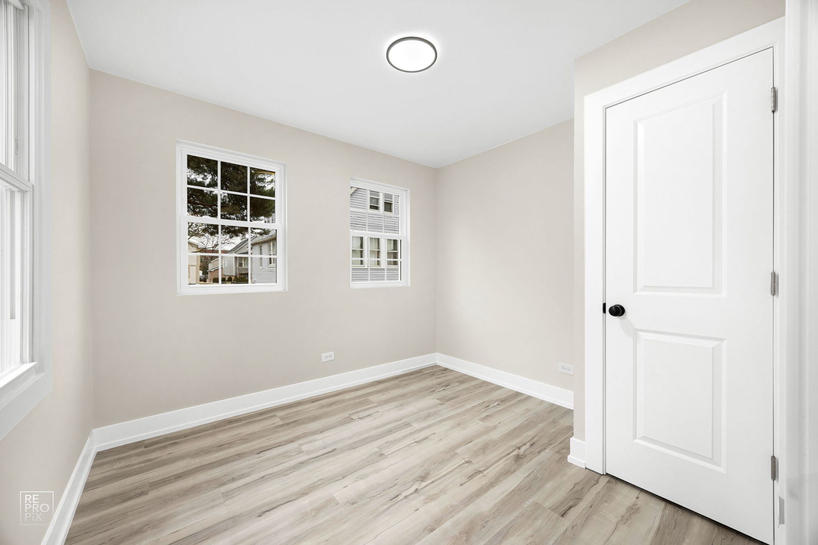 5147 Long Avenue Chicago, IL 60638 - Photo 10 of 17 an empty room with windows