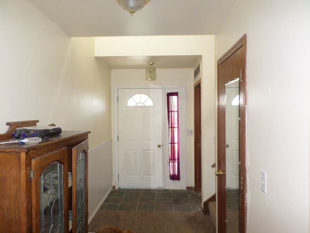 280 Eclipse Drive Carol Stream, IL 60188 - Photo 2 of 24