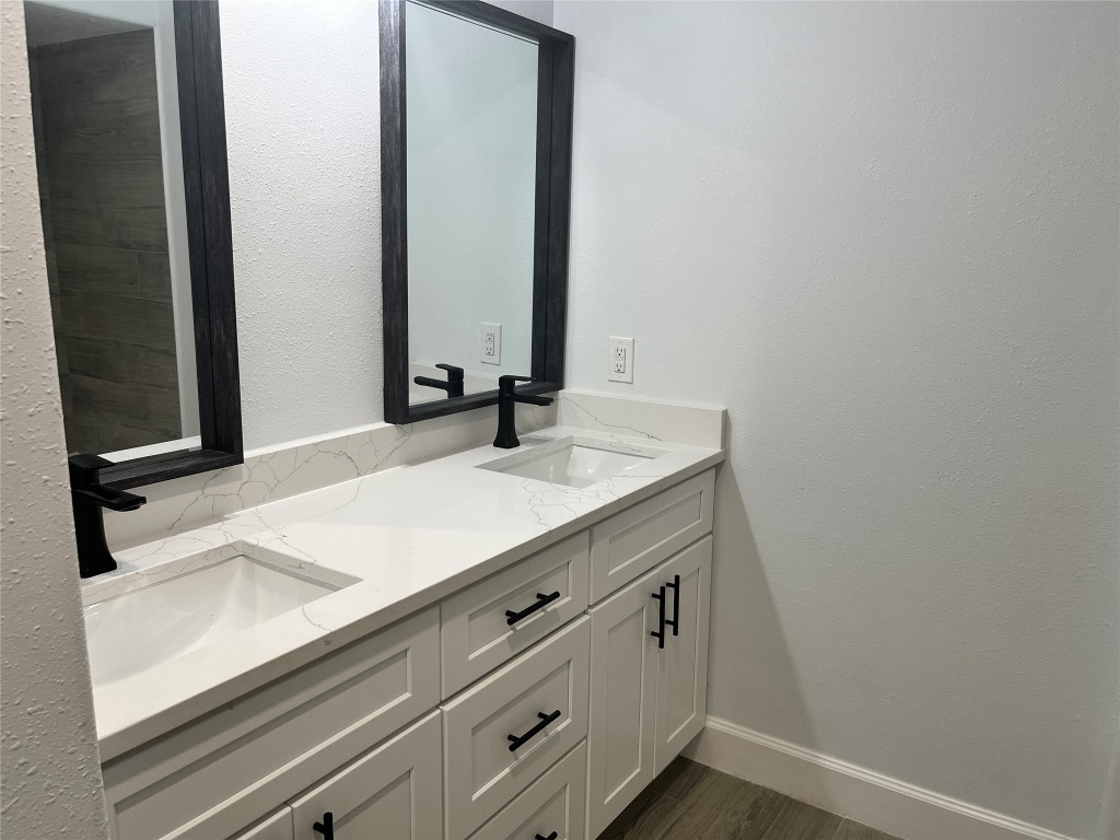 482 Rolling Livingston, TX 77351 - Photo 19 of 41 a bathroom with a sink and a mirror