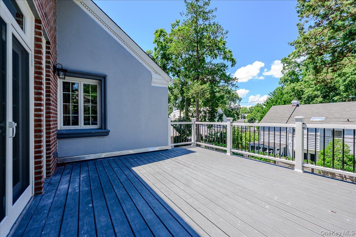 18 Pond Park Road Great Neck, NY 11023 - Photo 17 of 36