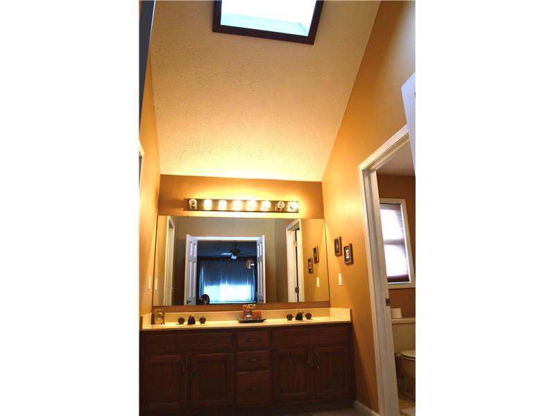 8148 Claridge Road Indianapolis, IN 46260 - Photo 12 of 24 Gallery Image 12
