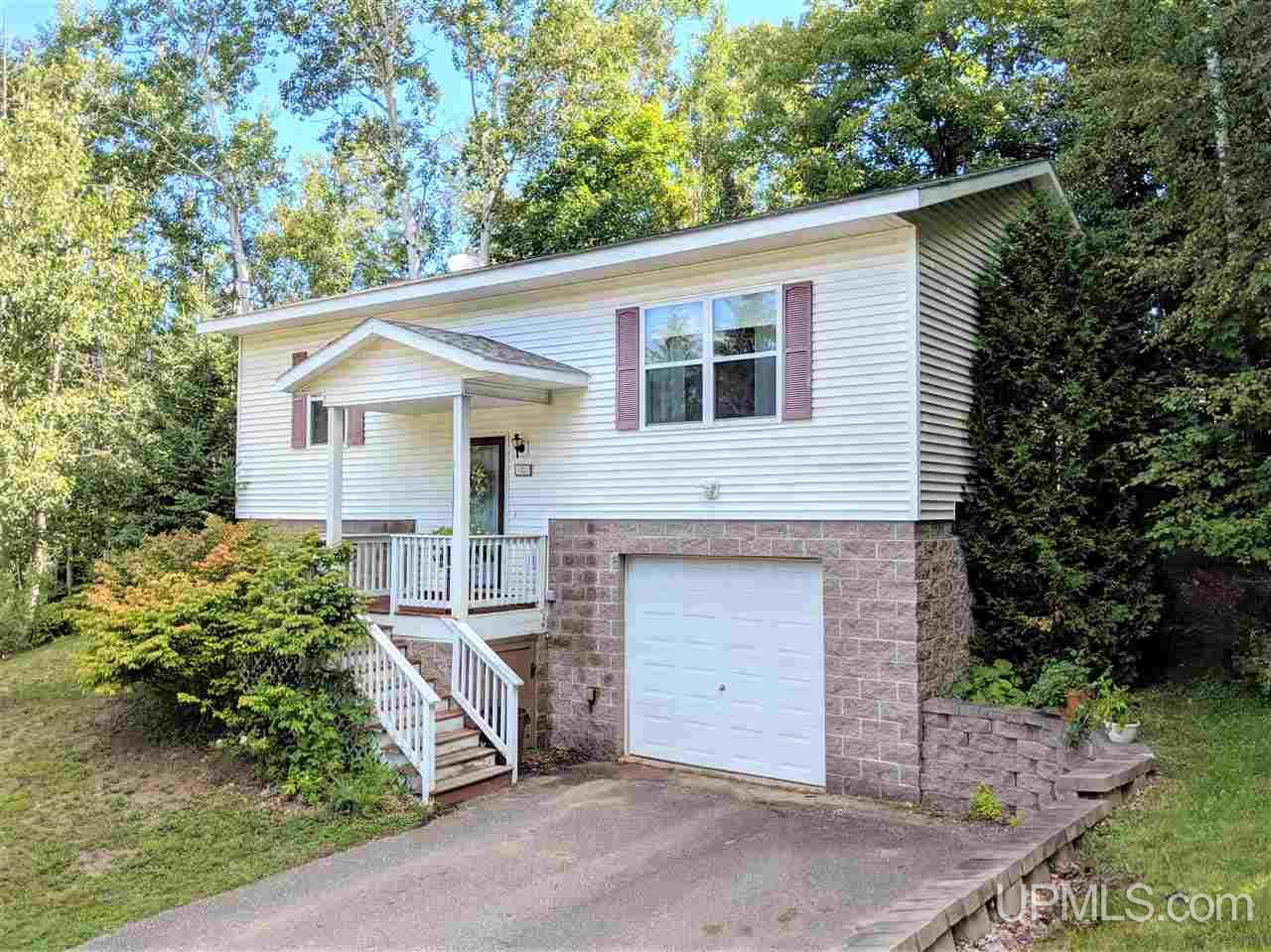 1150 Joliet Road Marquette, MI 49855 - Photo 3 of 29